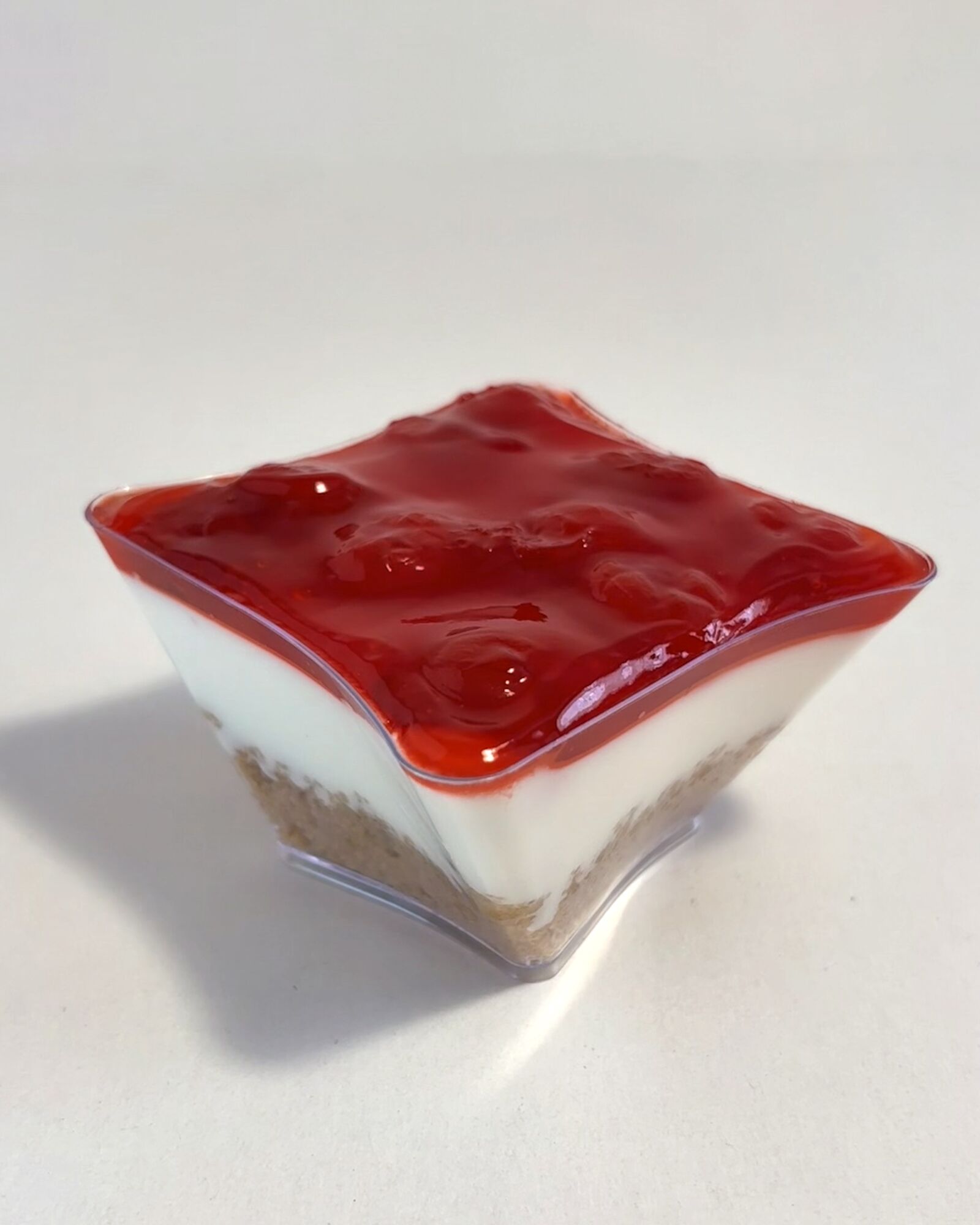 Ατομικό cheesecake με κεράσι